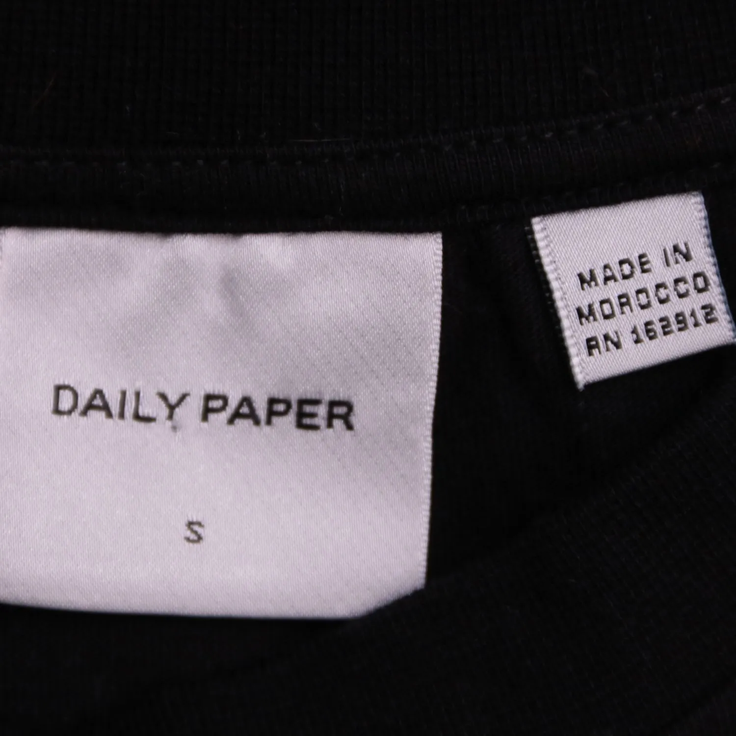 Чёрная футболка Daily Paper с принтом на спине, размер 46 (S)