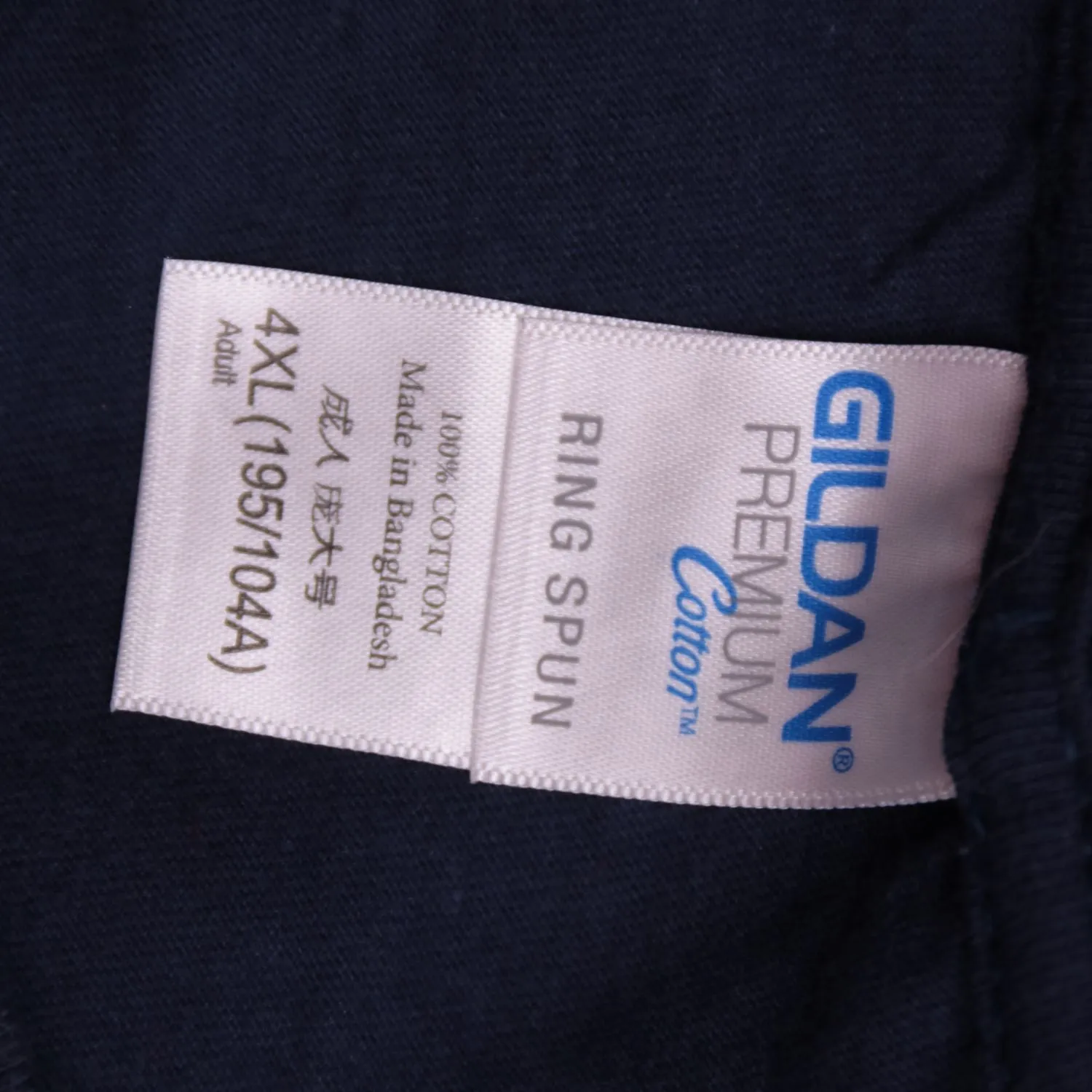 Тёмно-синяя футболка GILDAN с ярким принтом, размер 62 (4XL)