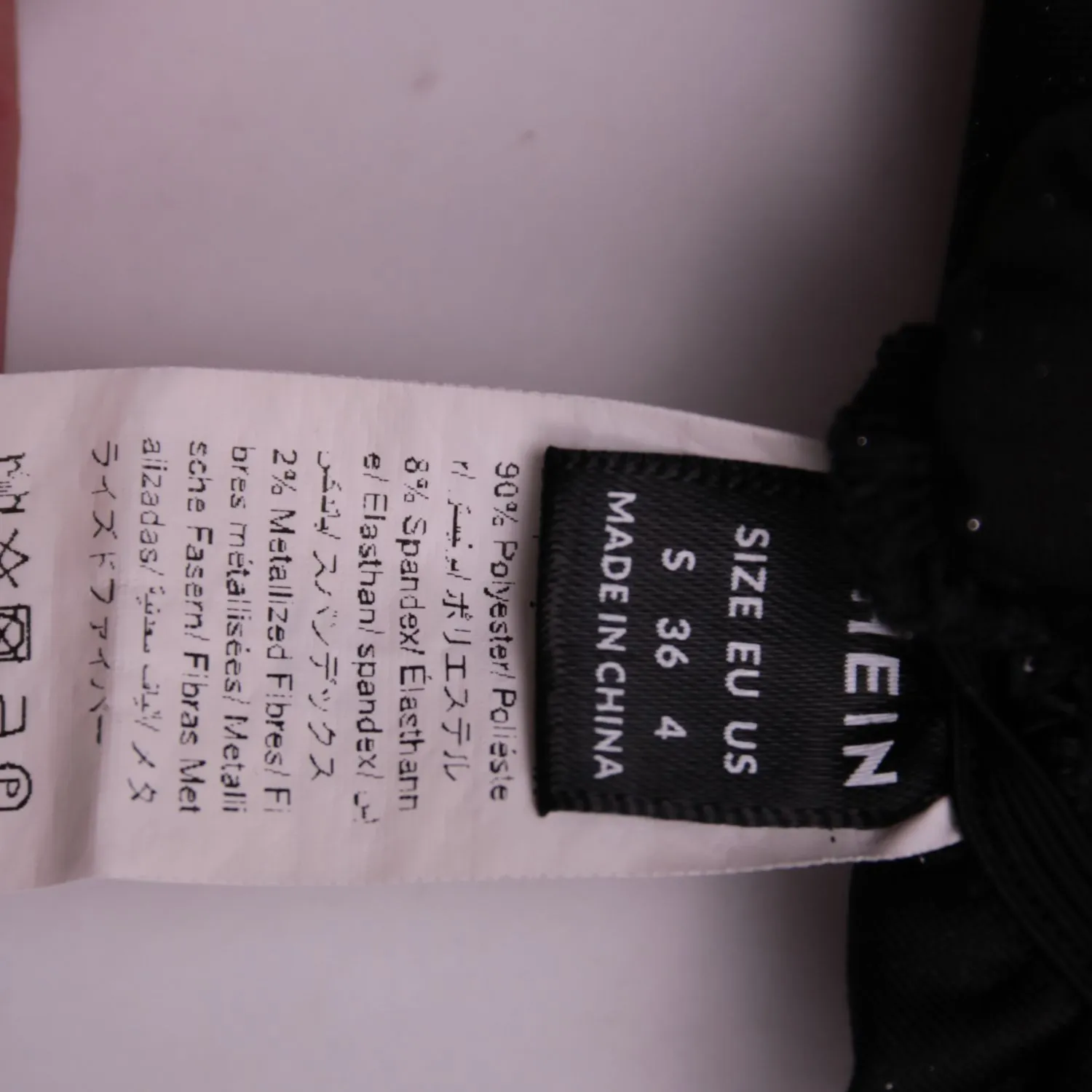 Чёрное платье H&M с люрексом и драпировкой, размер 42 (S)